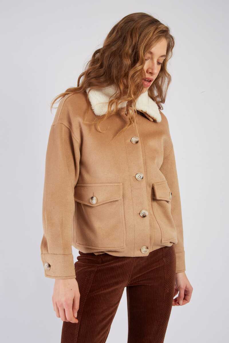 CHAQUETA CORTA REPUBLIQUE COLOR BEIGE 2